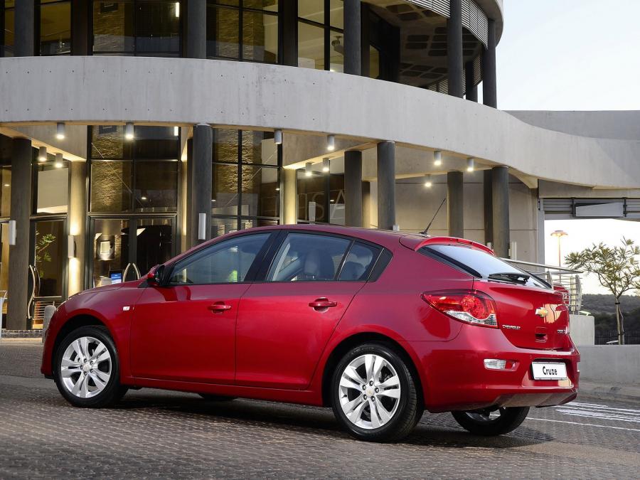  Chevrolet Cruze Hatchback 2012 года  (ZA) (фото 8 из 16)